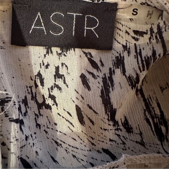 ASTR The Label Cream & Black Animal Print High‎ Low Shear Tunic Top Size S - Picture 5 of 10